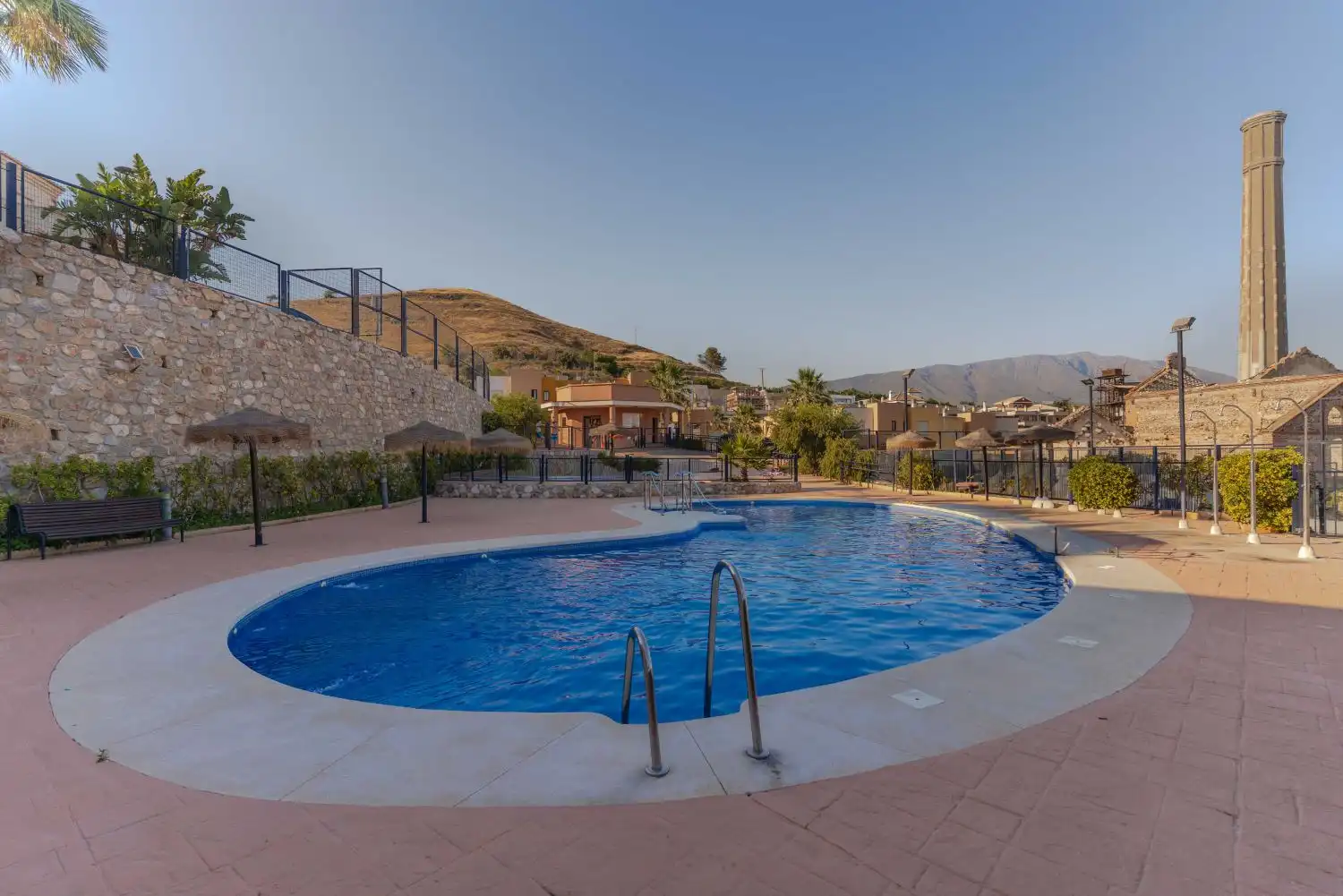 Piscina de Piso en venta en Motril con Terraza, Balcón y Piscina comunitaria