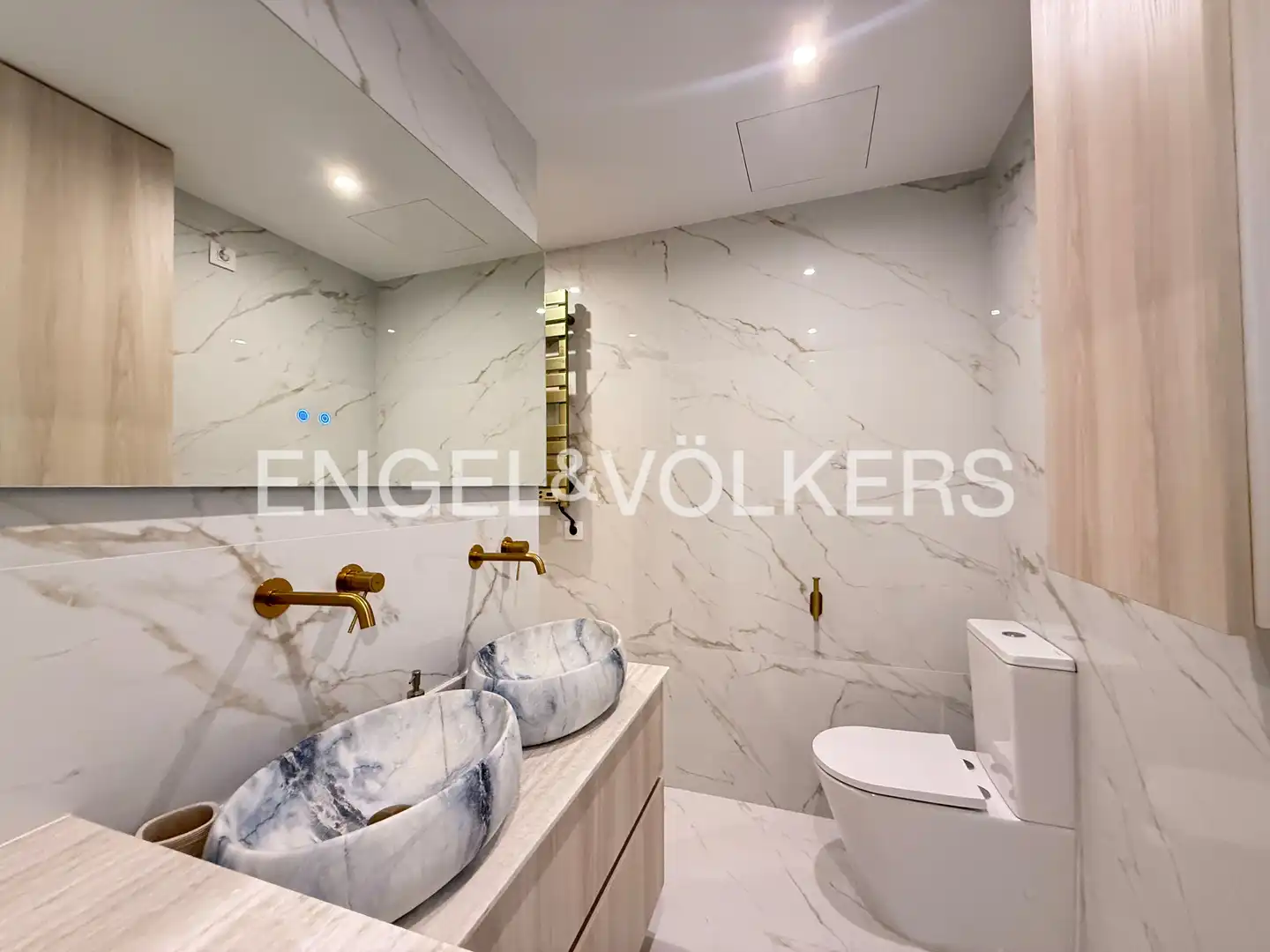 Bathroom of Flat for rent in Barcelona  with Air Conditioner, Heating and Parquet flooring