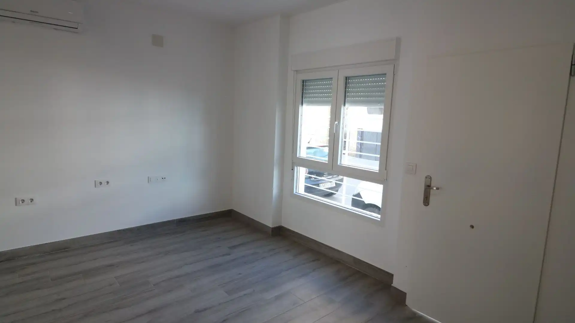 Bedroom of Flat for sale in  Sevilla Capital  with Air Conditioner