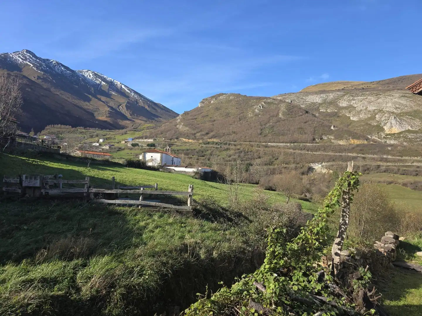Vista exterior de Casa o chalet en venta en Tudanca con Amueblado y Balcón