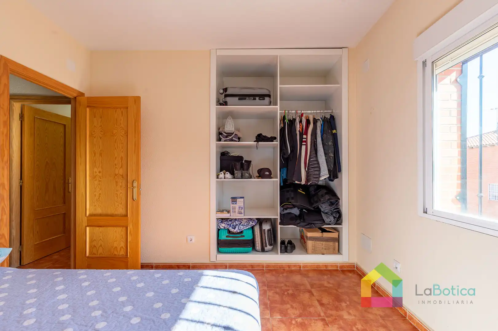 Habitación de Casa adosada en venta en Carmena con Calefacción