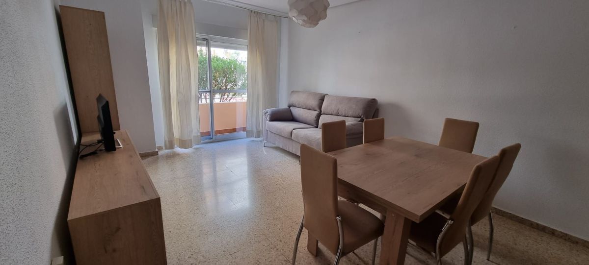 Sala d'estar de Pis de lloguer en  Sevilla Capital amb Aire condicionat, Moblat i Balcó