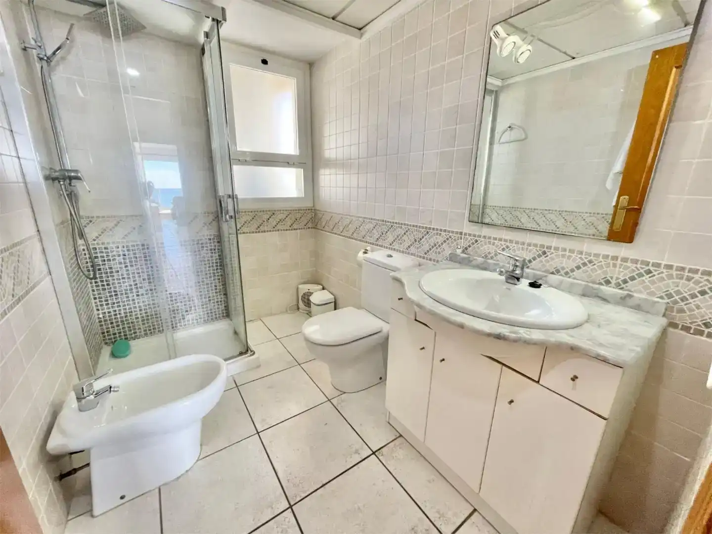 Badezimmer von Wohnungen zur Miete in Calpe / Calp mit Klimaanlage, Schwimmbad und Balkon