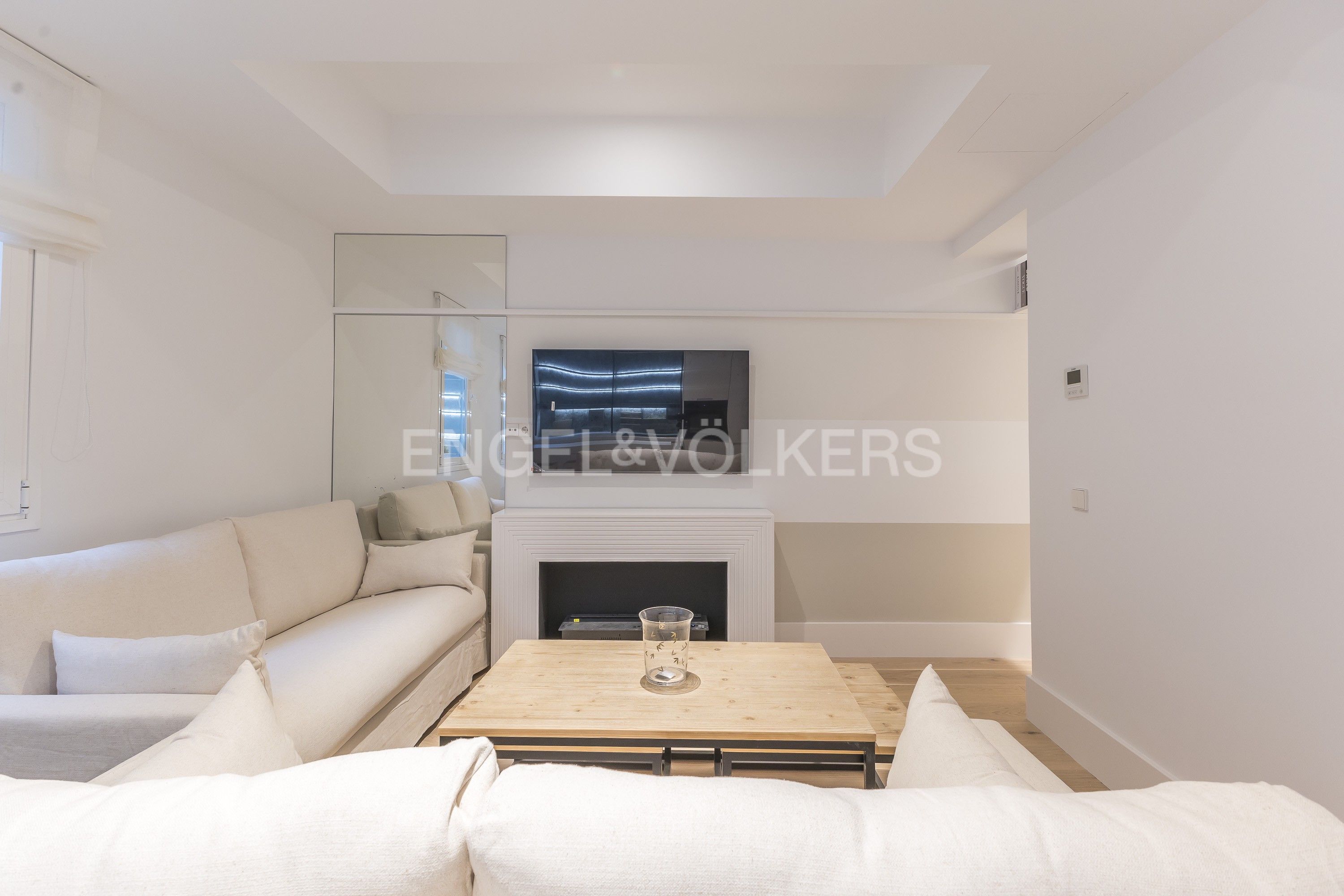 Sala d'estar de Apartament en venda en  Madrid Capital amb Aire condicionat, Calefacció i Moblat