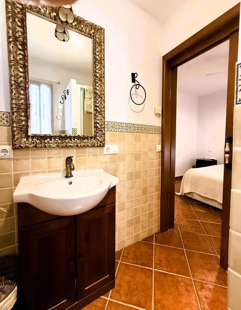 Bany de Casa o xalet en venda en La Rinconada amb Aire condicionat, Jardí privat i Piscina