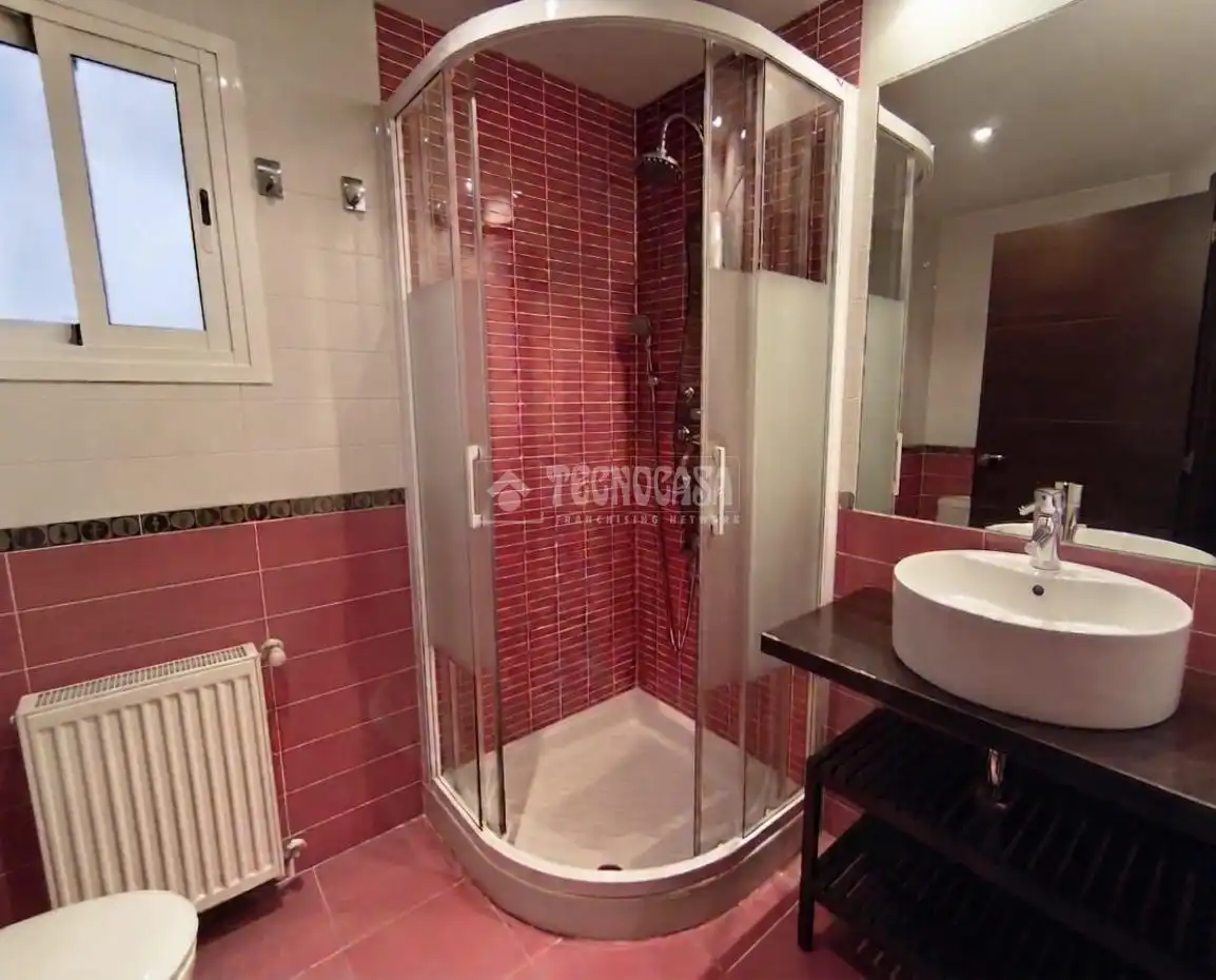 Bathroom of Flat for sale in Móstoles  with Air Conditioner and Heating