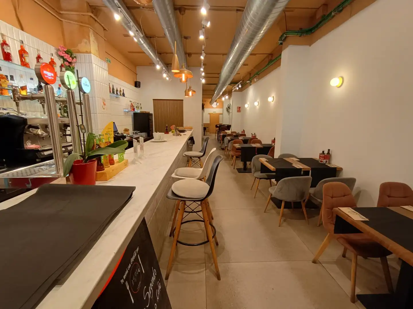 Business premises for transfer in Eixample, imagen 25