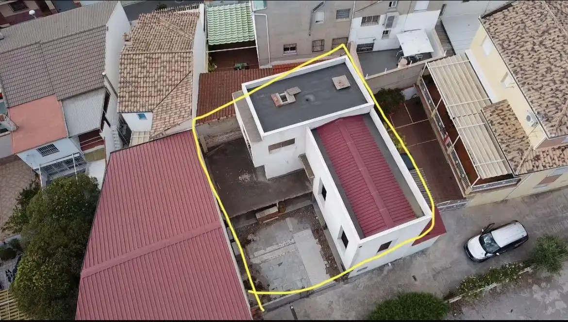Vista exterior de Casa adosada en venda en Peligros amb Jardí privat i Terrassa