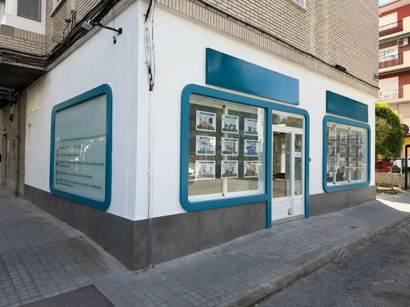 Vista exterior de Local de lloguer en Madrid amb Aire condicionat