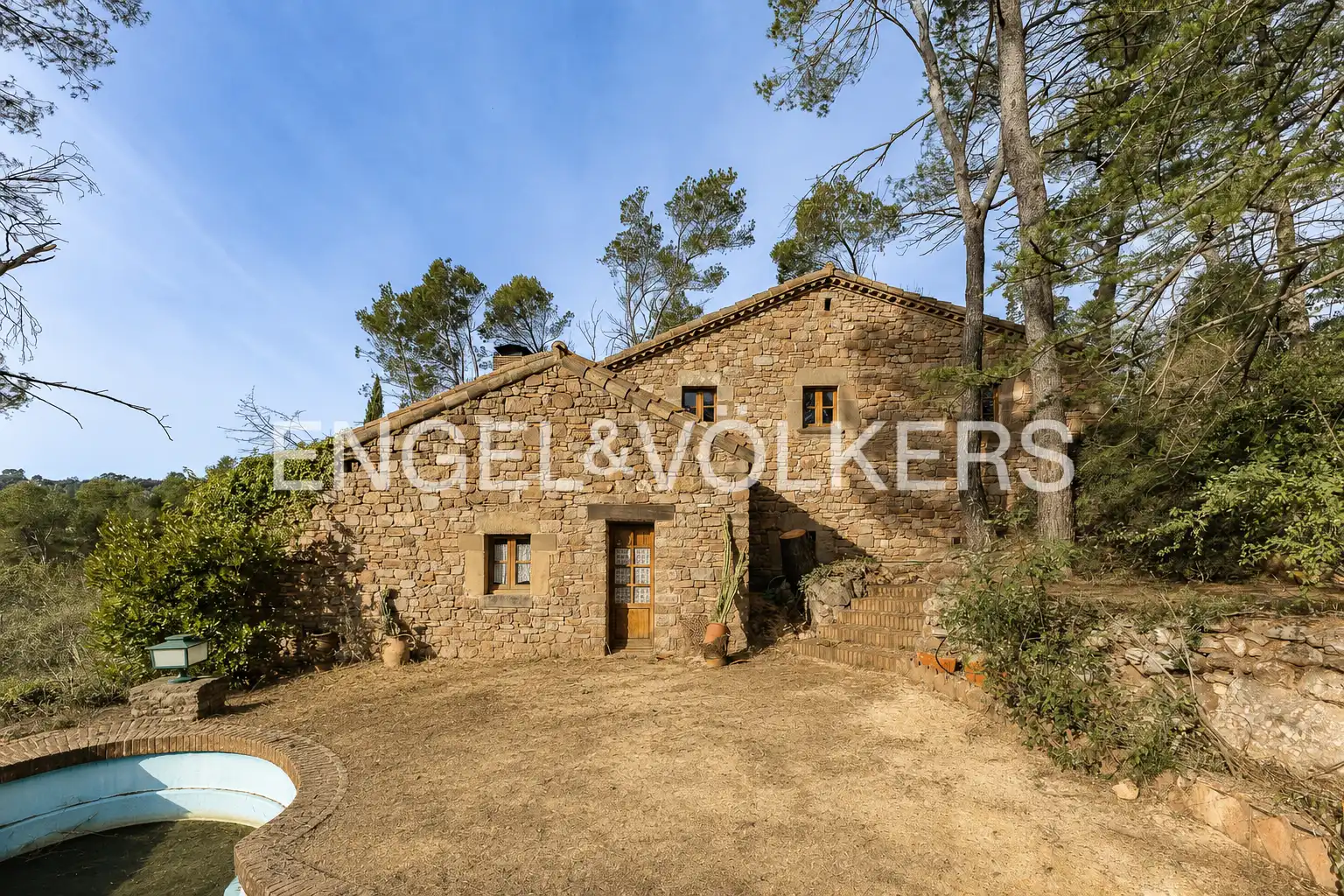 Vista exterior de Casa adosada en venda en Castellar del Vallès amb Calefacció, Jardí privat i Terrassa