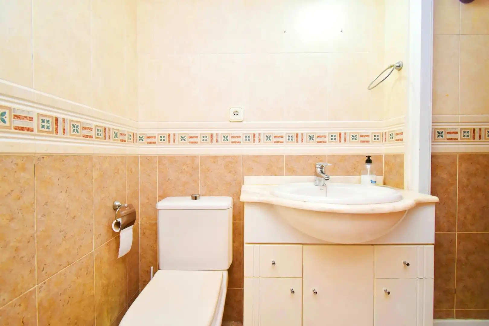 Baño de Piso en venta en Roquetas de Mar con Terraza y Piscina comunitaria