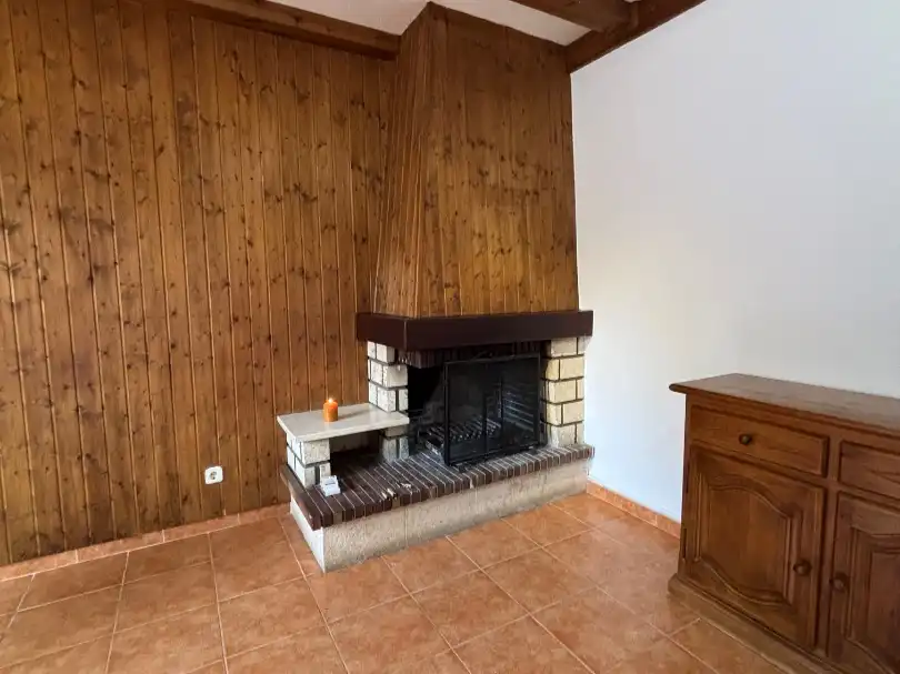 Sala d'estar de Casa o xalet en venda en Miraflores de la Sierra amb Terrassa