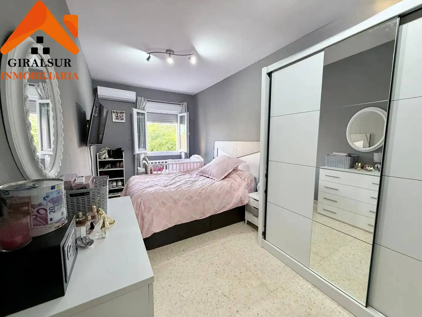 Bedroom of Flat for sale in Sevilla  with Air Conditioner, Terrace and Storage room