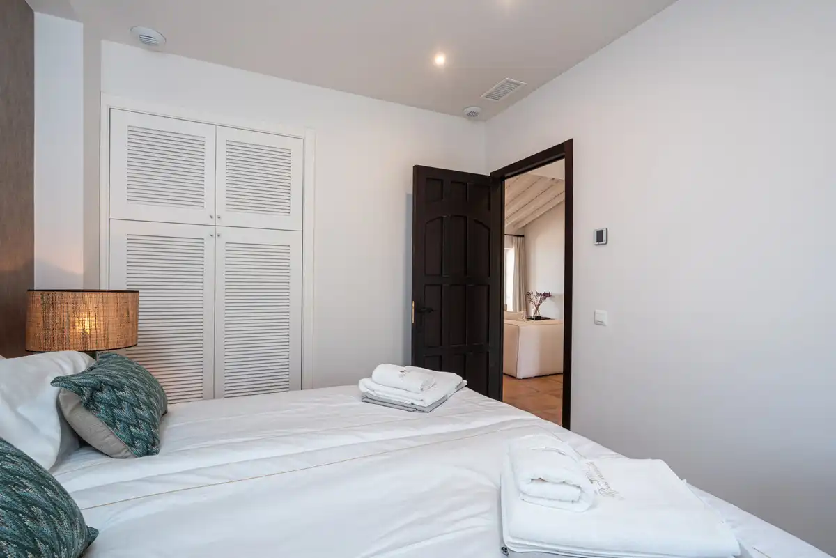 Habitación de Edificio en venta en Fuengirola con Alarma