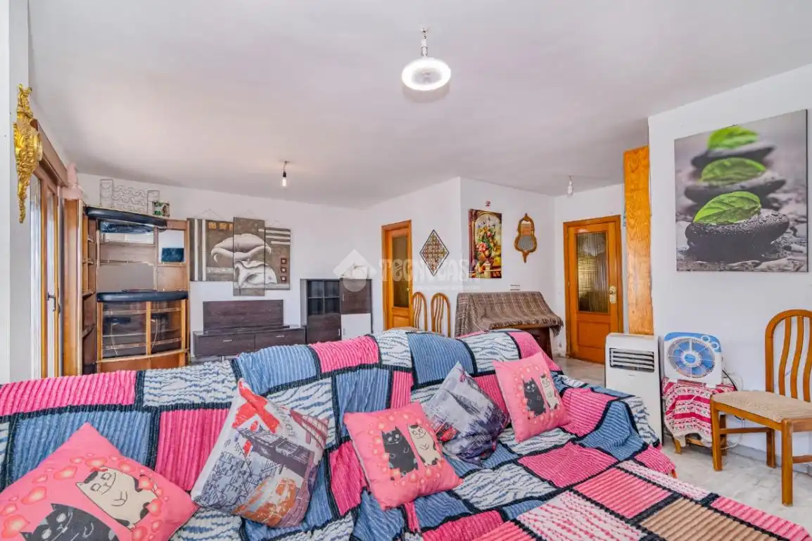Sala d'estar de Casa adosada en venda en La Zubia amb Terrassa i Piscina comunitària