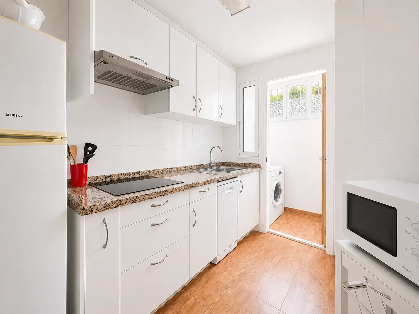 Cocina de Casa adosada en venta en Estepona con Jardín privado, Terraza y Piscina