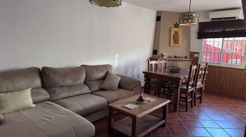 Foto 2 de Casa adosada de alquiler en Los Pinos, Algeciras