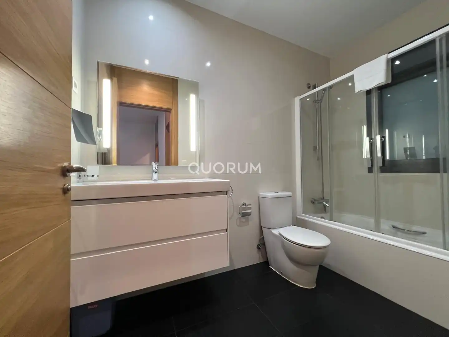 Flat for rent in Alameda Cardenal Gardoqui, Ensanche - Moyua - Diputación