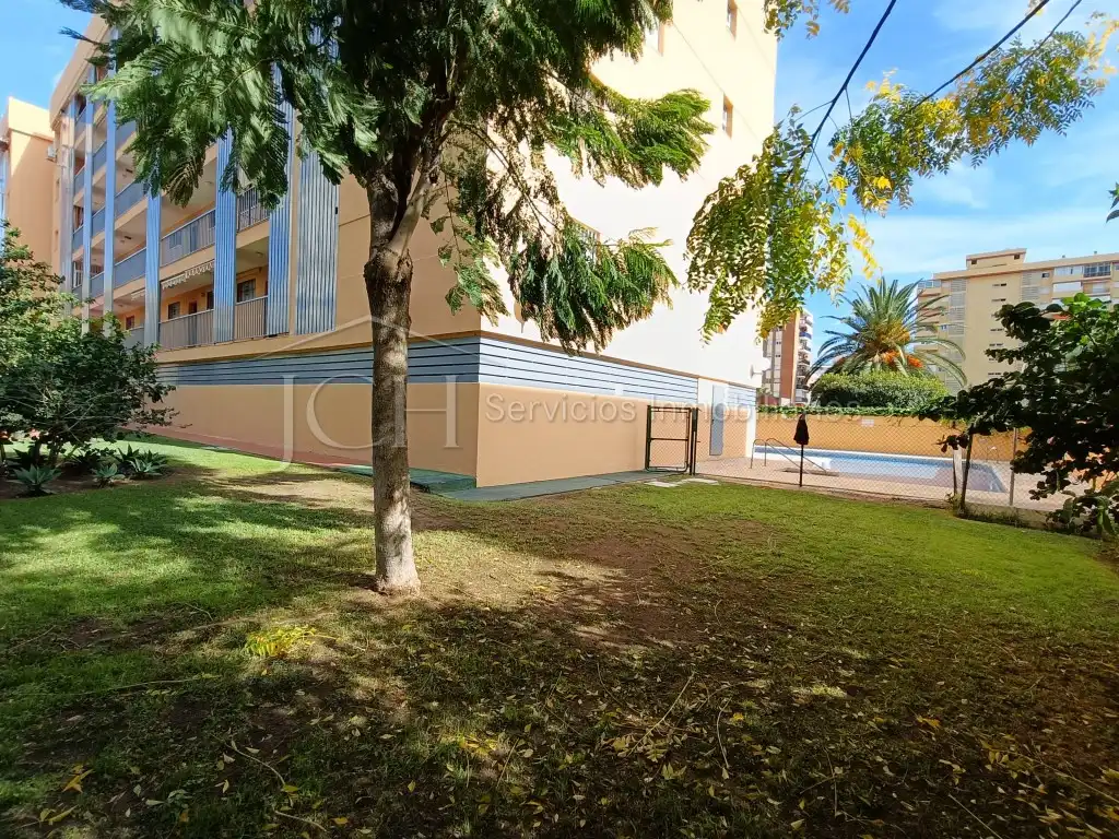 Vista exterior de Pis en venda en Fuengirola amb Jardí privat, Terrassa i Piscina