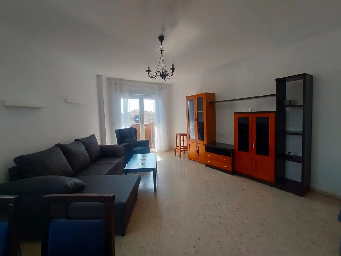 Sala d'estar de Pis de lloguer en La Línea de la Concepción amb Moblat