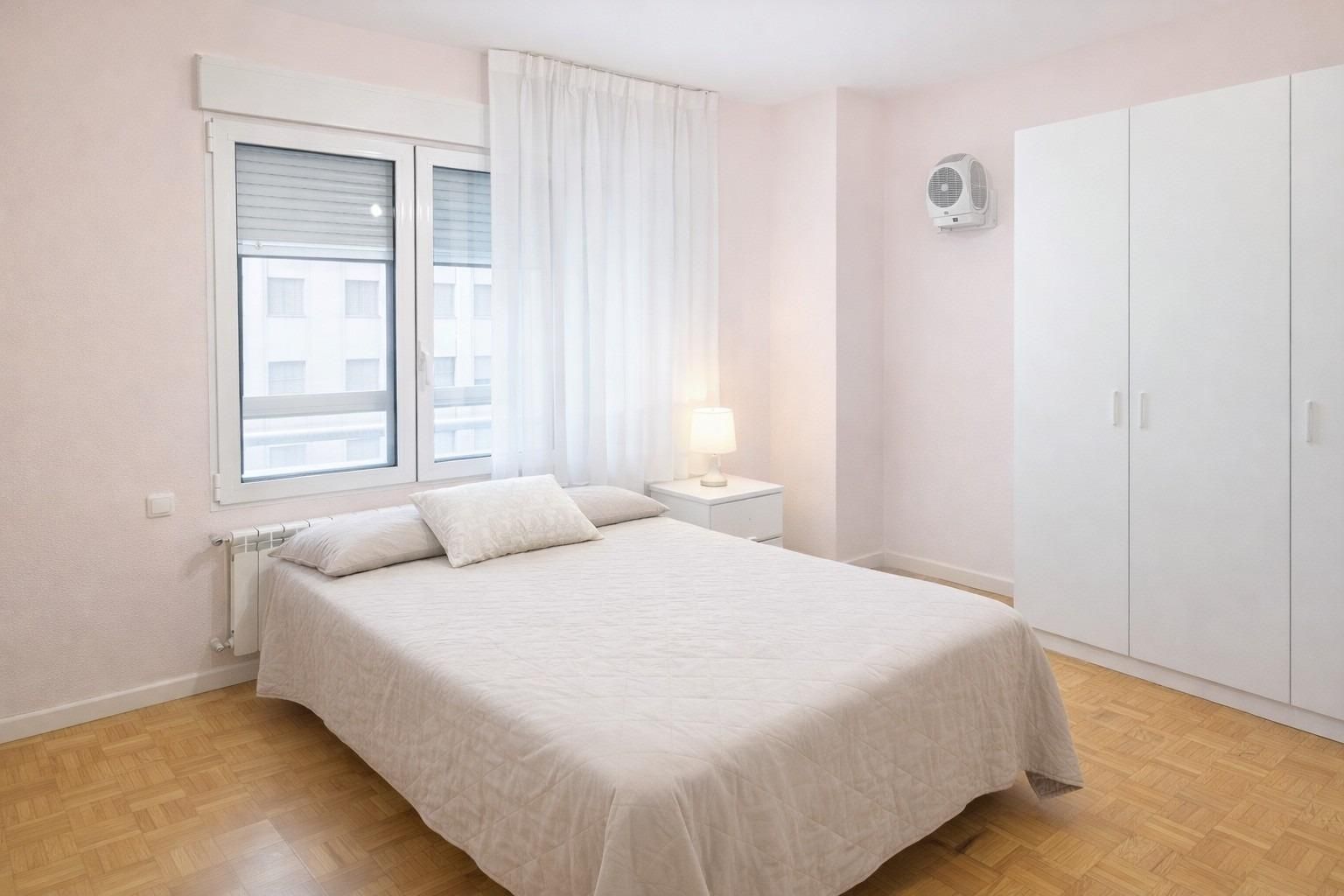 Dormitori de Pis en venda en  Madrid Capital amb Aire condicionat i Parquet