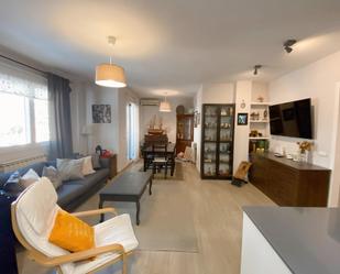 Sala d'estar de Dúplex de lloguer en Villanueva del Pardillo amb Aire condicionat, Calefacció i Jardí privat