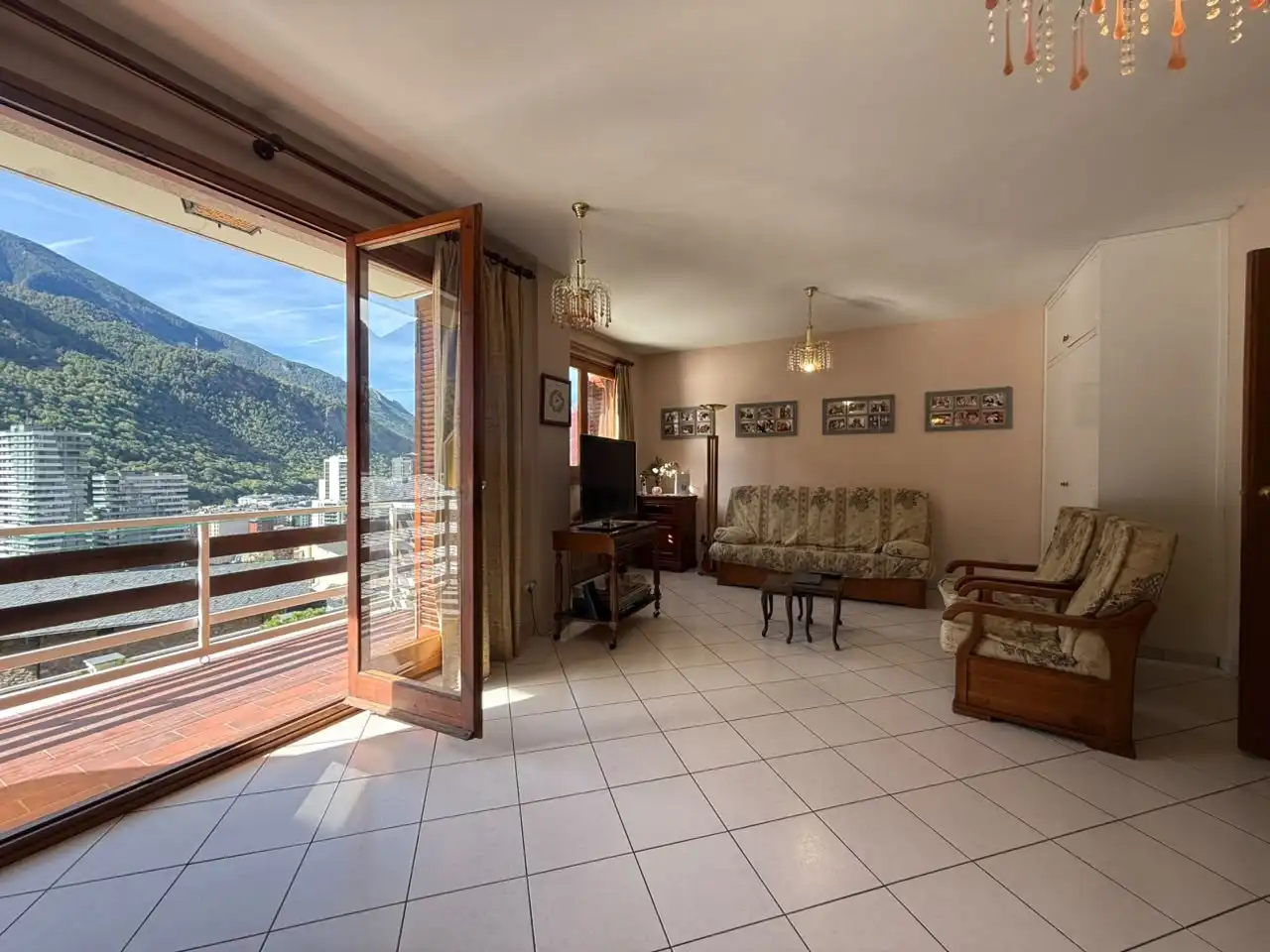 Appartamento con terrazza in vendita a Avinguda de Sant Jaume, imagen 3