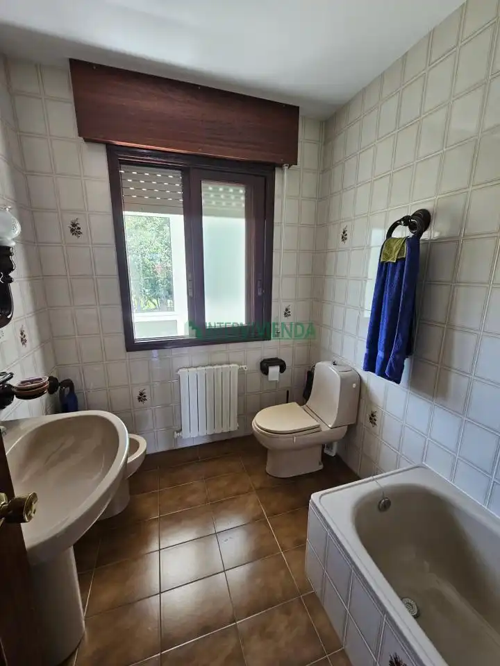 Bathroom of Houses for sale in Covelo  with Heating, Private garden and Terrace