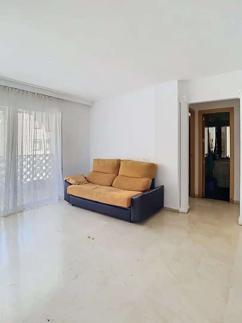 Sala de estar de Piso en venta en Benalmádena con Horno y Balcón