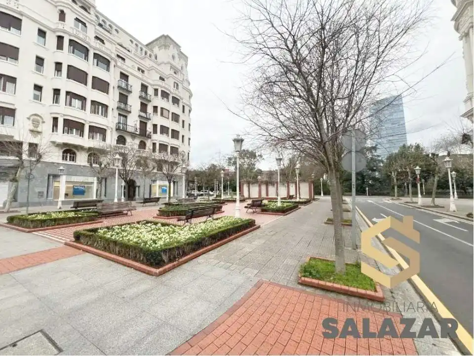 Vista exterior de Pis de lloguer en Bilbao  amb Calefacció i Balcó