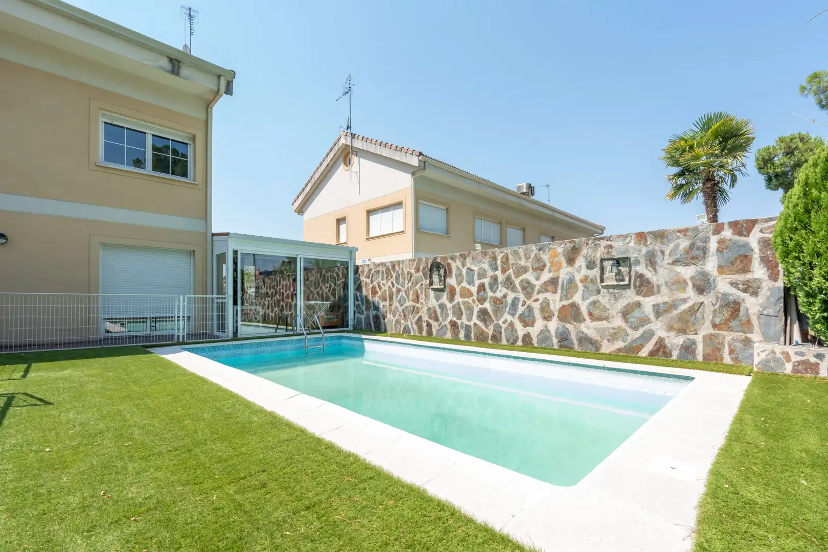 Swimming pool of Houses for sale in Algete  with Air Conditioner, Heating and Private garden