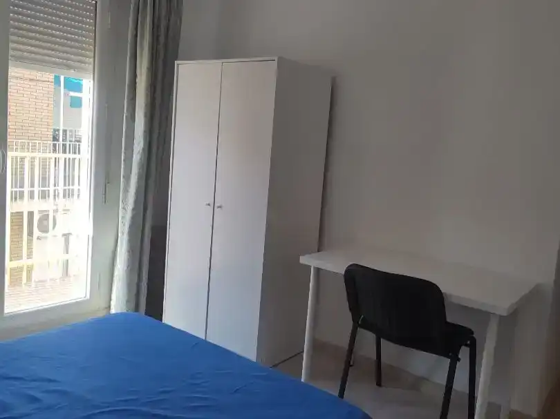 Habitación de Ático de alquiler en  Granada Capital con Aire acondicionado y Balcón