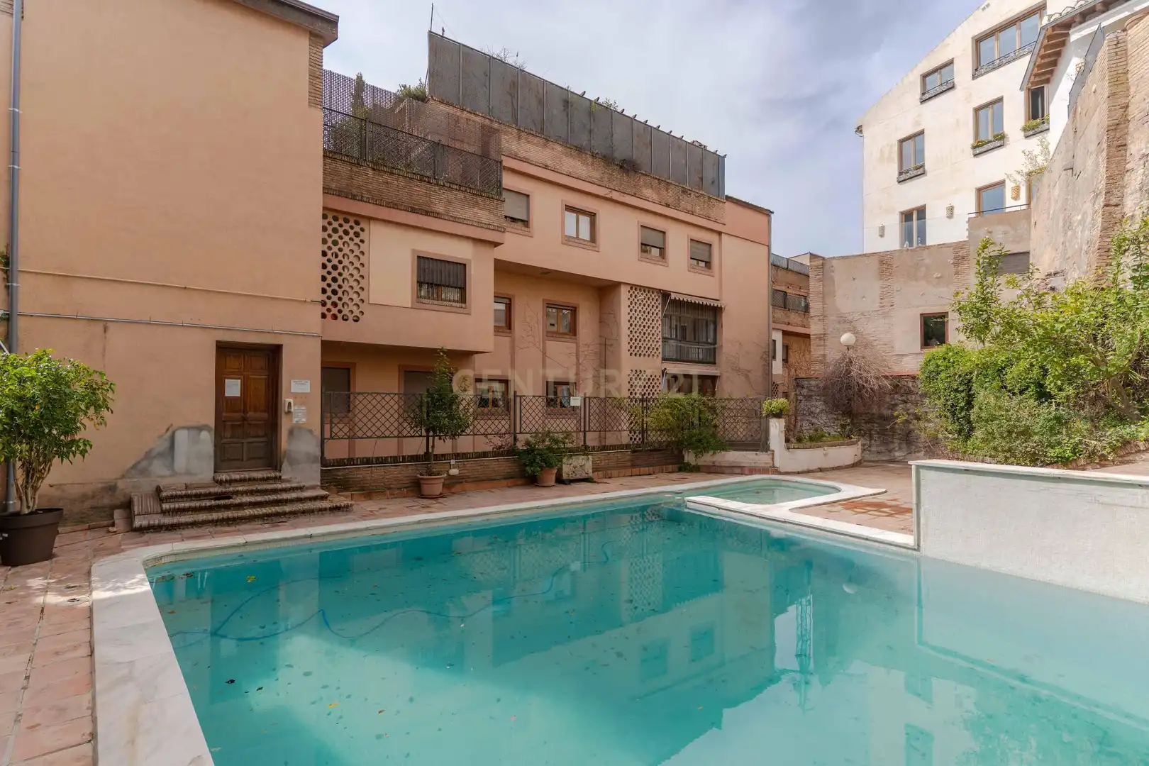 Piscina de Dúplex en venta en Granada con Aire acondicionado, Jardín privado y Trastero