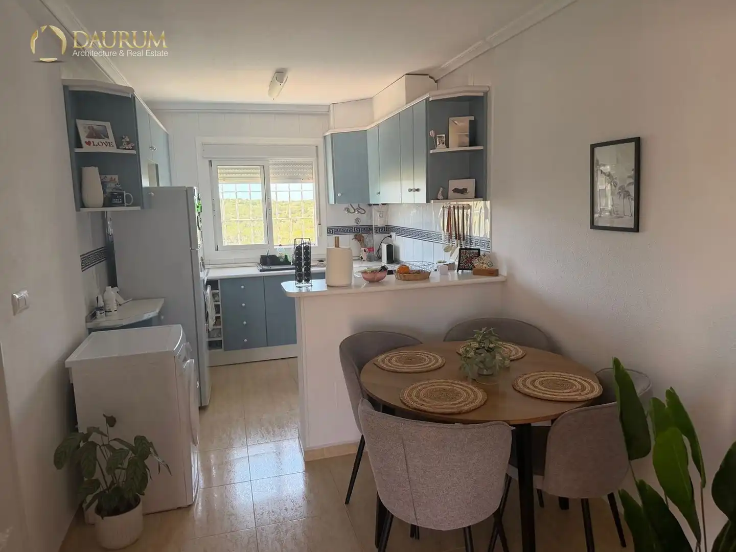 Küche von Dachboden zum Verkauf in Santa Pola mit Klimaanlage, Heizung und Terrasse