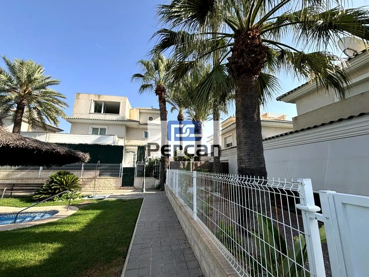 Vista exterior de Casa o chalet en venta en El Campello con Aire acondicionado, Calefacción y Jardín privado