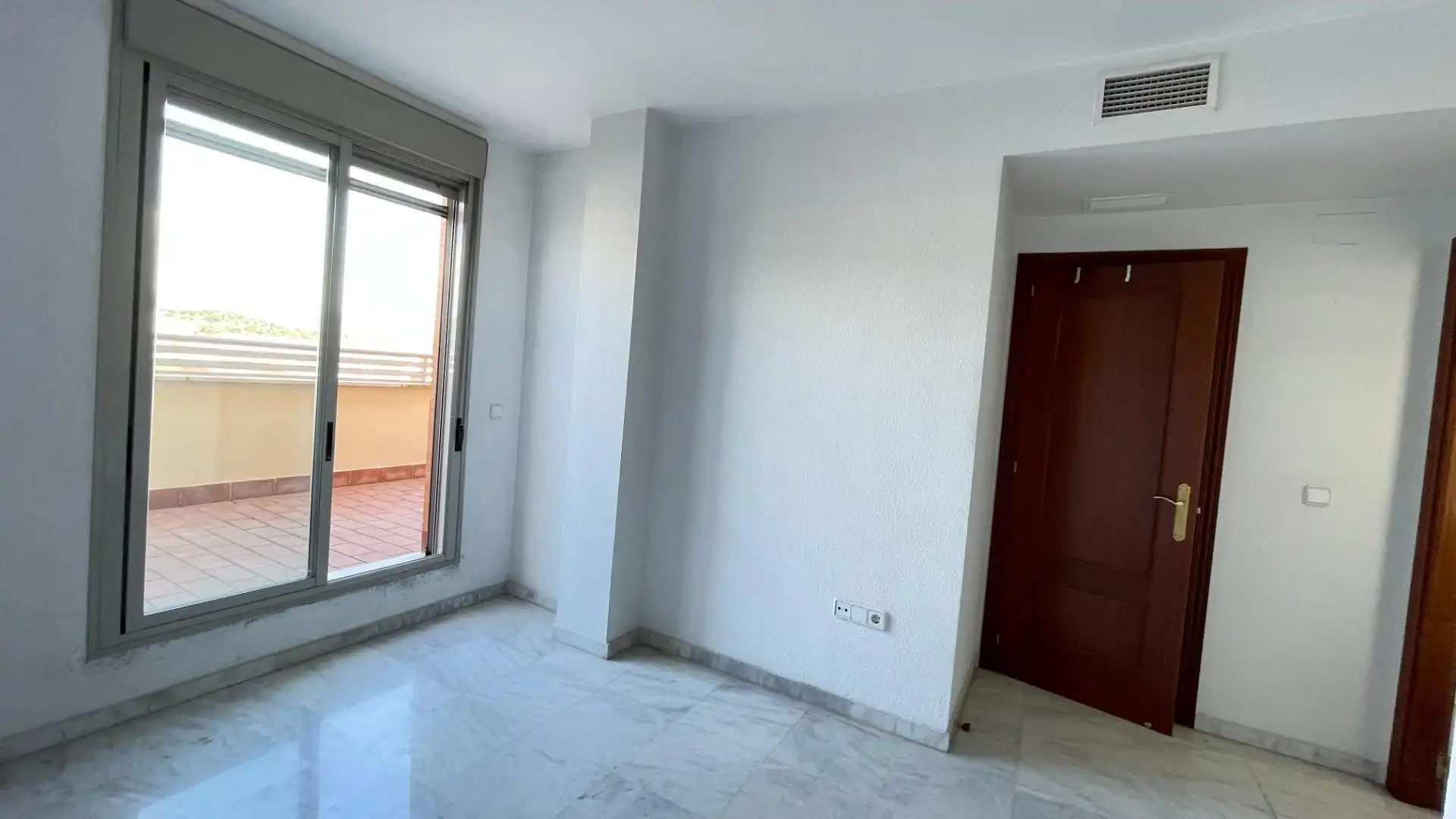 Schlafzimmer von Wohnung zum Verkauf in Córdoba mit Klimaanlage und Terrasse