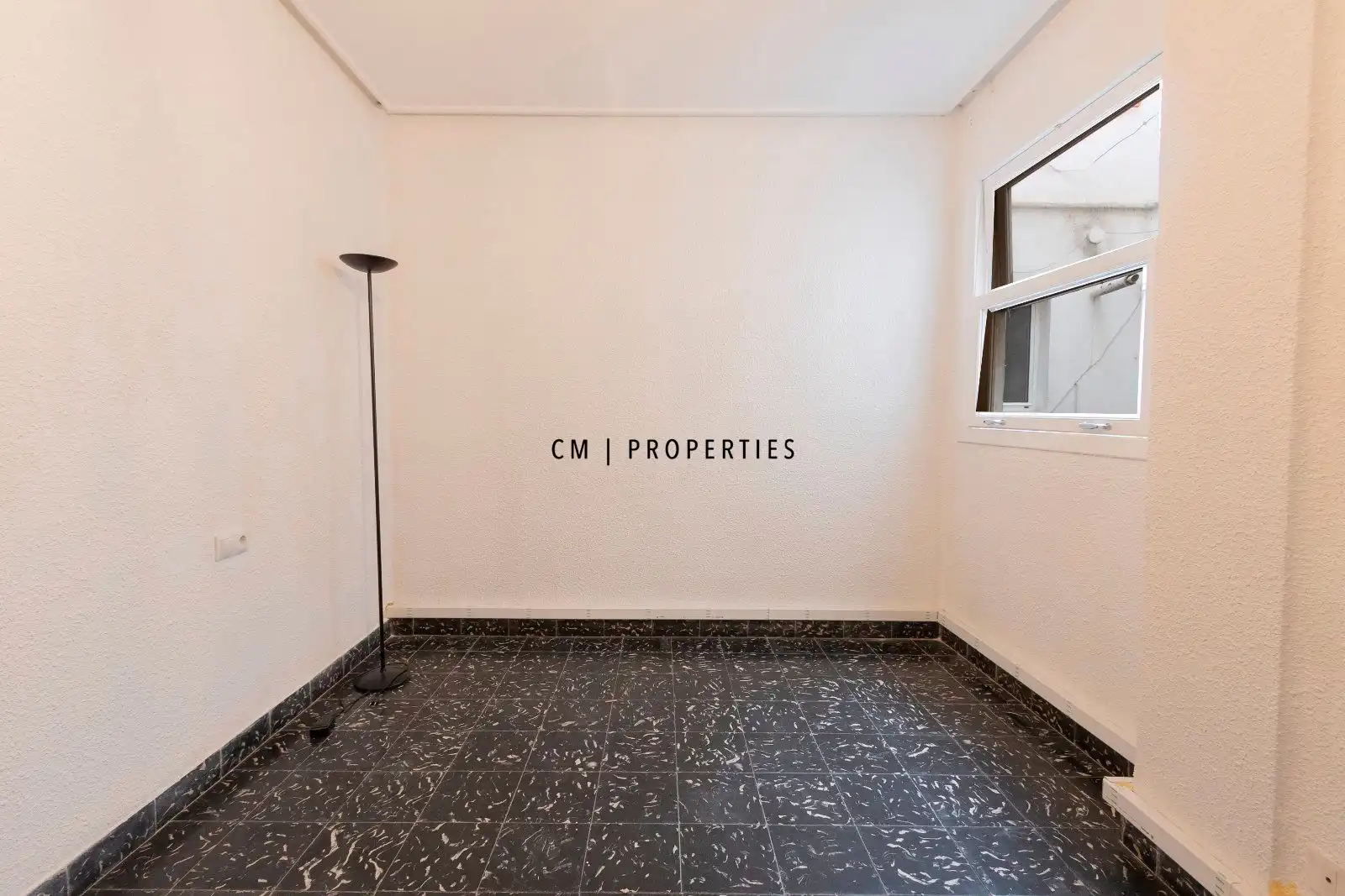 Bedroom of Office for rent in Valencia  with Air Conditioner, Heating and Furnished
