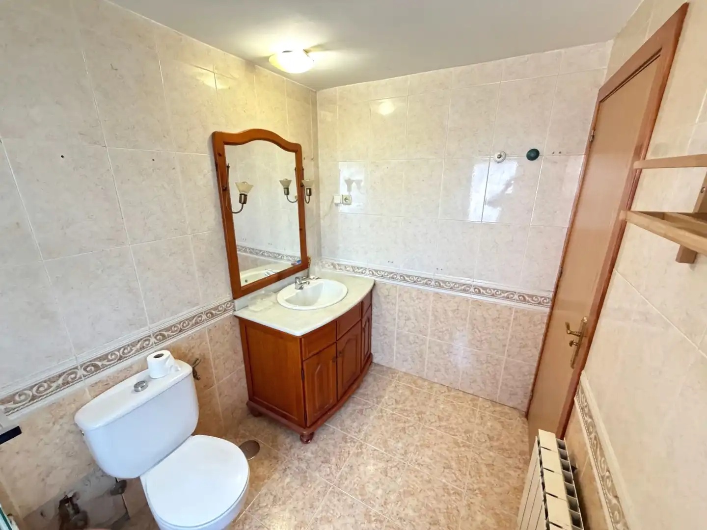 Baño de Casa adosada en venta en Yunquera de Henares con Aire acondicionado, Calefacción y Jardín privado