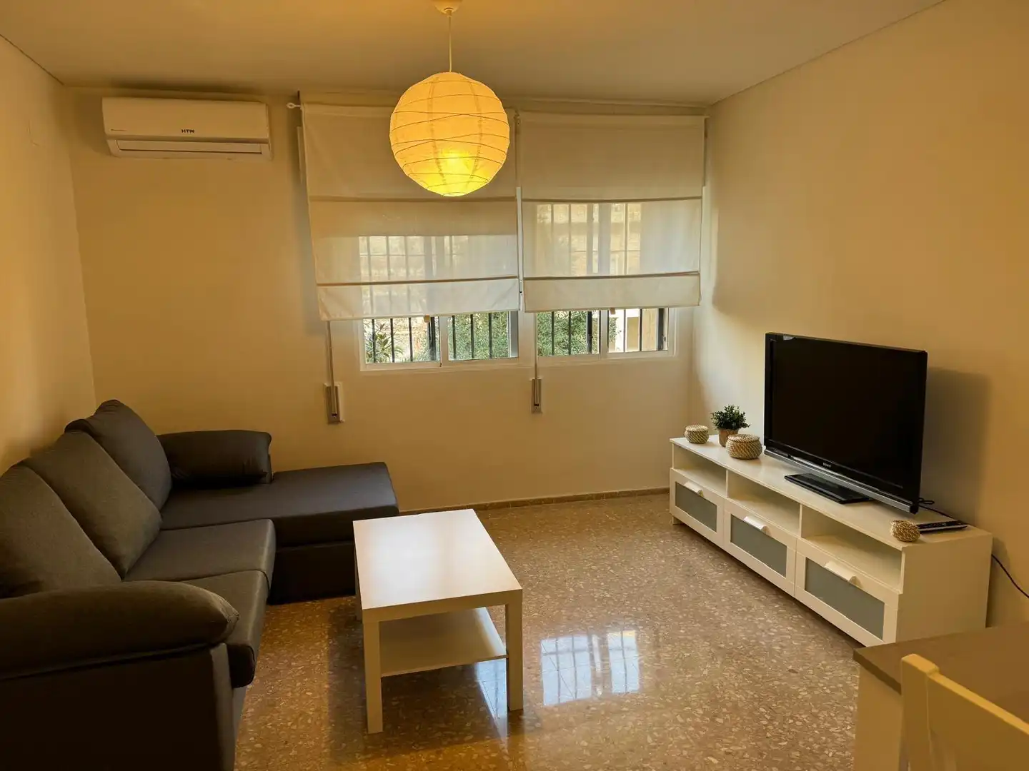 Sala de estar de Piso de alquiler en Córdoba con Aire acondicionado, Jardín privado y Amueblado