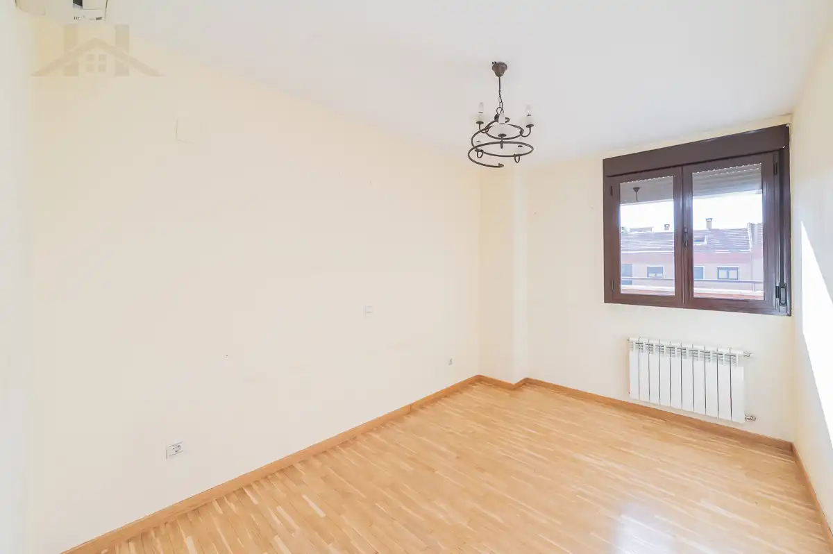 Habitación de Ático en venta en Arroyomolinos (Madrid) con Aire acondicionado, Calefacción y Jardín privado