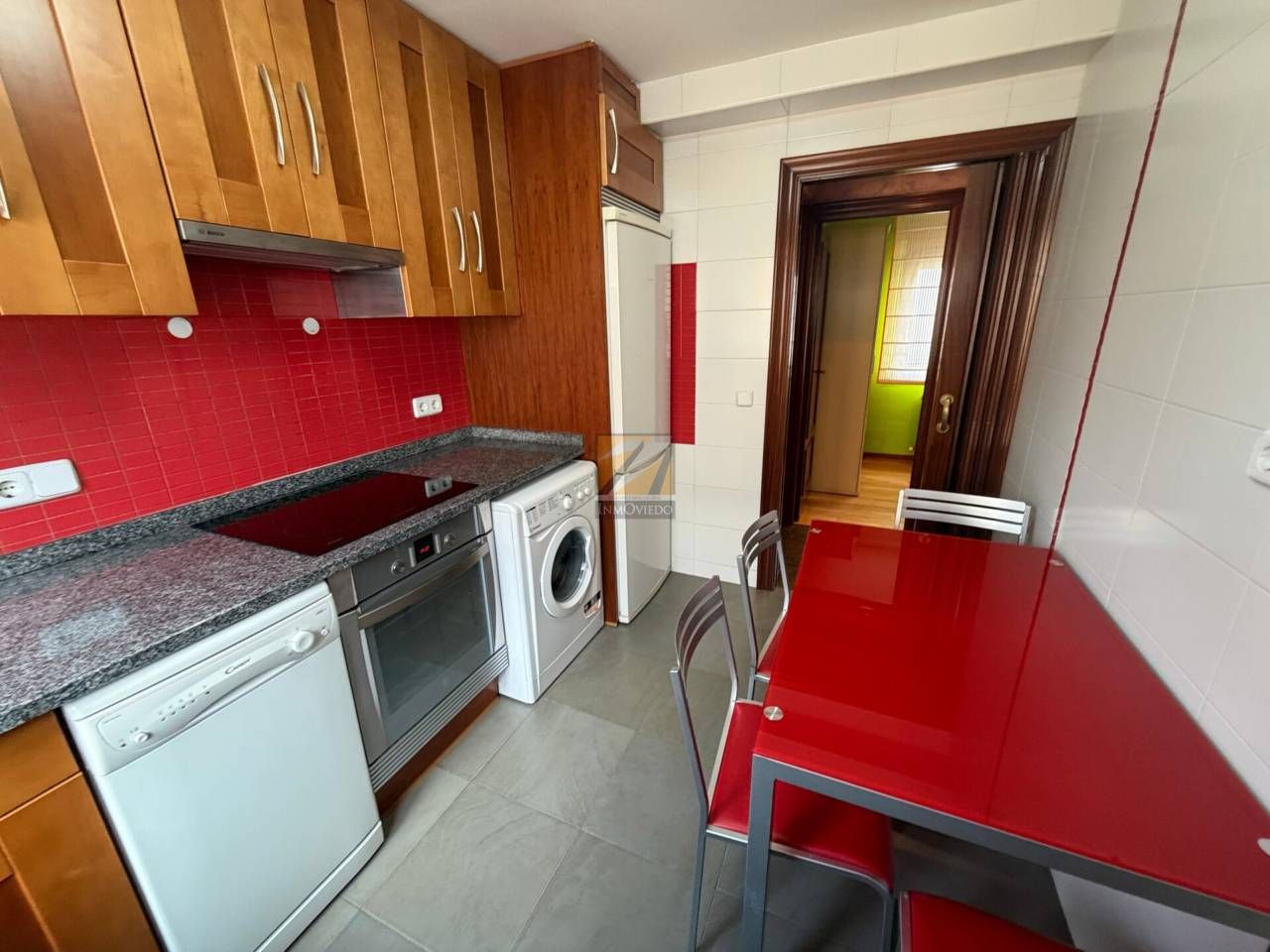 Cuina de Pis en venda en Oviedo  amb Calefacció, Parquet i Traster