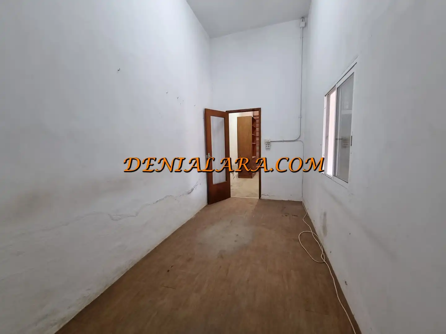 Commercial properties for rent in Pego