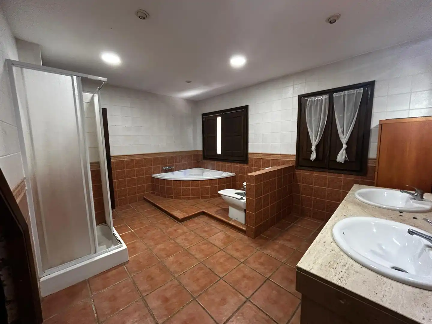 Badezimmer von Haus oder Chalet zum Verkauf in Vacarisses mit Privatgarten, Terrasse und Abstellraum