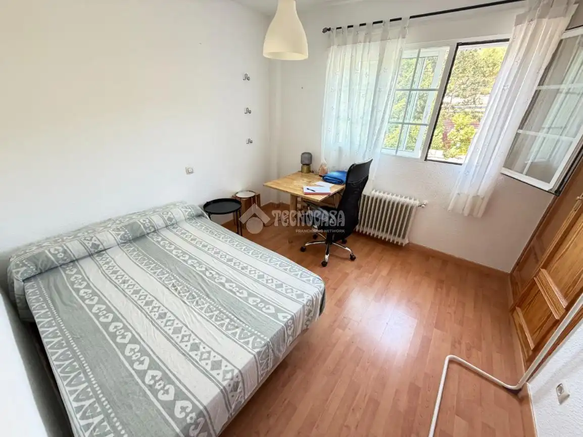 Habitación de Casa adosada en venta en Collado Mediano con Calefacción y Jardín privado