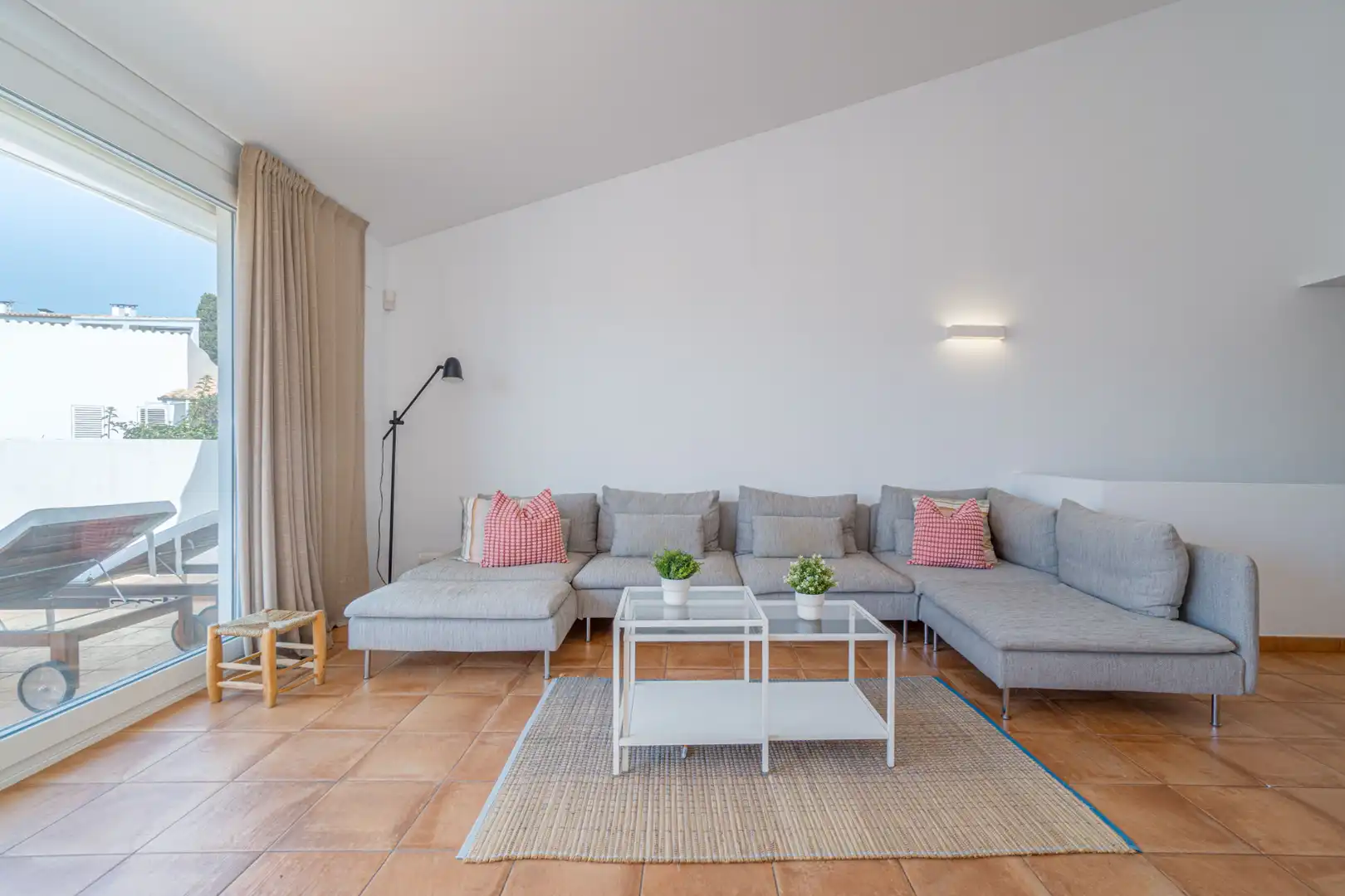 Sala d'estar de Casa adosada en venda en Cadaqués amb Aire condicionat, Calefacció i Terrassa