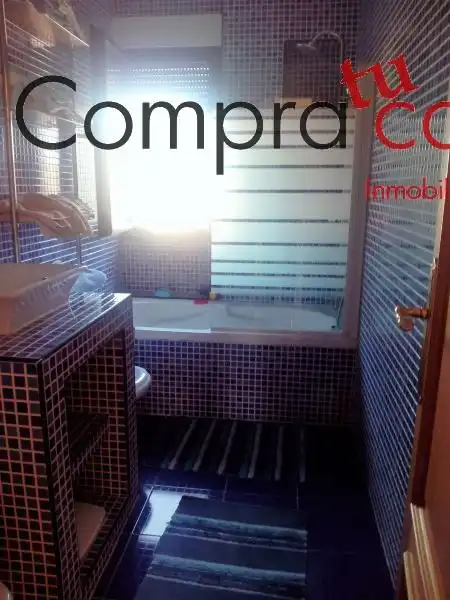 Bany de Casa o xalet en venda en Palazuelos de Eresma amb Calefacció, Jardí privat i Parquet