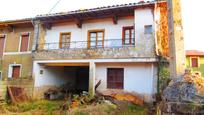 Vista exterior de Casa adosada en venda en San Felices de Buelna amb Balcó