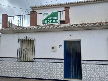 Vista exterior de Casa o xalet en venda en Vélez-Málaga amb Jardí privat, Terrassa i Traster