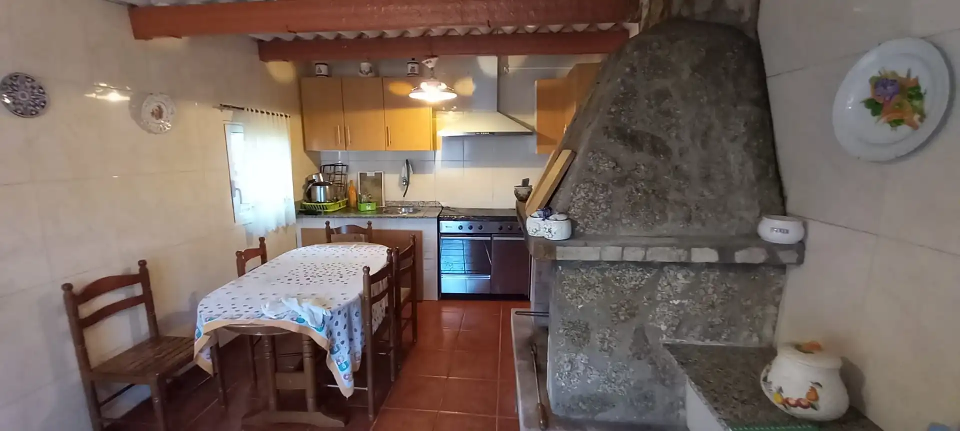 Cuina de Casa o xalet en venda en Vilagarcía de Arousa amb Calefacció, Jardí privat i Terrassa