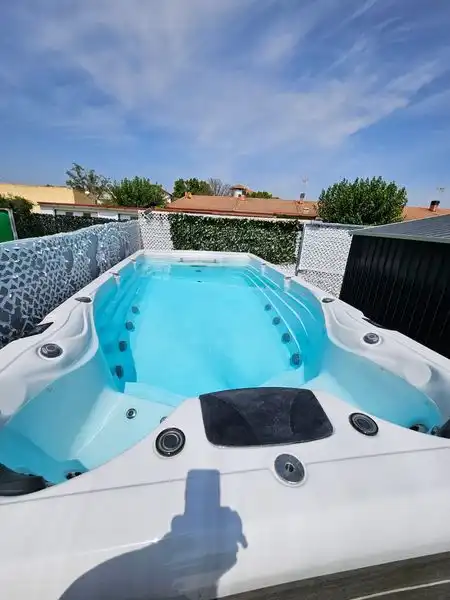 Piscina de Casa adosada en venta en Peralta / Azkoien con Aire acondicionado, Calefacción y Jardín privado